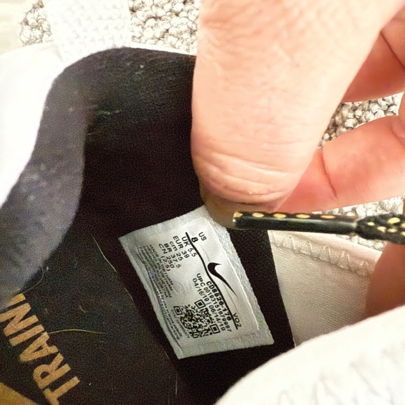 Nike Metcon 7 Training Shoes – White/Gold – Women’s Size 8 - Picture 3 of 3